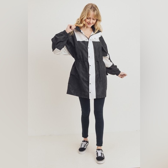 C’est Toi Plus Size Black and White Windbreaker Jacket - 2X - Picture 2 of 4